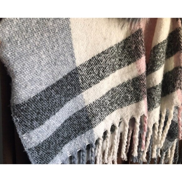 Adrienne Vittadini Faux Fur Collar Kimono Sweater Jacket Poncho Fringe 1 Size - Picture 2 of 7